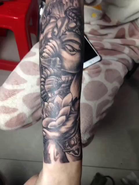 包小臂蛇纹身手稿_蛇岛