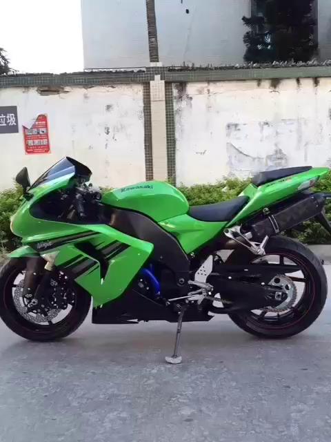 07年川崎zx10,改装国外兄弟排气,声浪无敌.